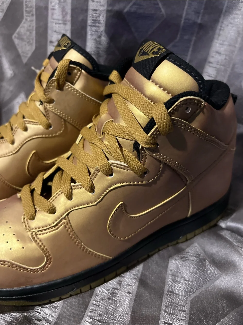 VTG 2004 Nike Dunk High Olympic Metallic Gold Black 308348-771 Size 7.5 NEW